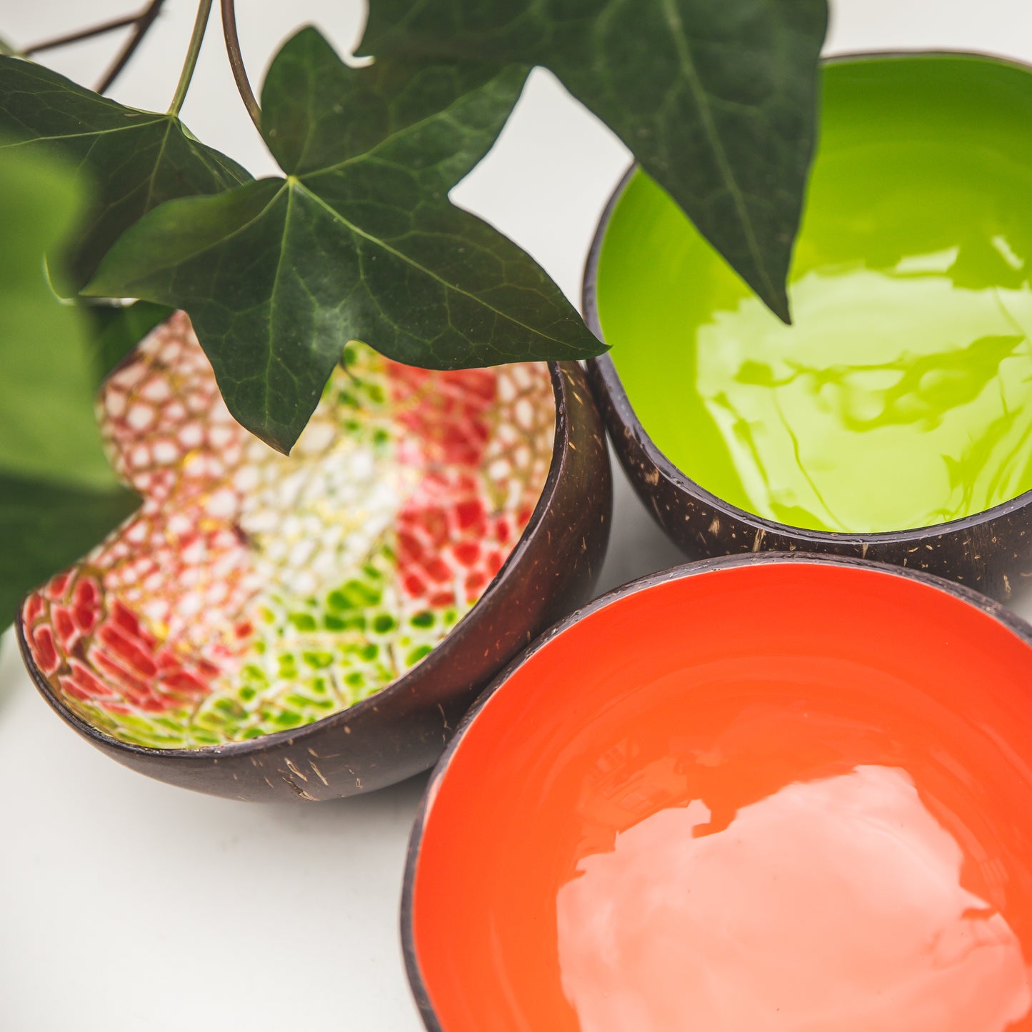 oranje groene kokosnootpotjes